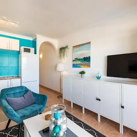 Sunny Corner Apartment *